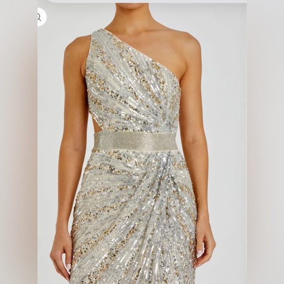 MAC DUGGAL
Silver Sequined One Shoulder Draped Lace Up Gown size 8 NWT - Picture 5 of 12